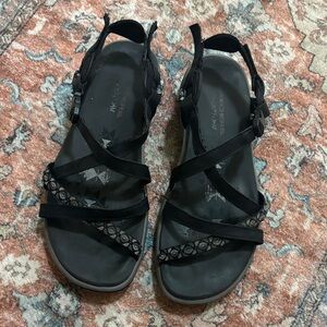 Skechers Hiking Sandals 🖤